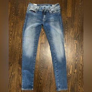 Mavi jeans like new. Light wash denim skinny jeans. Size 28.
